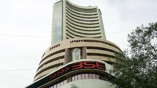 Realty Shares Gain as Q4 Earnings Boost Outlook, Leading Sensex and Nifty to Reverse